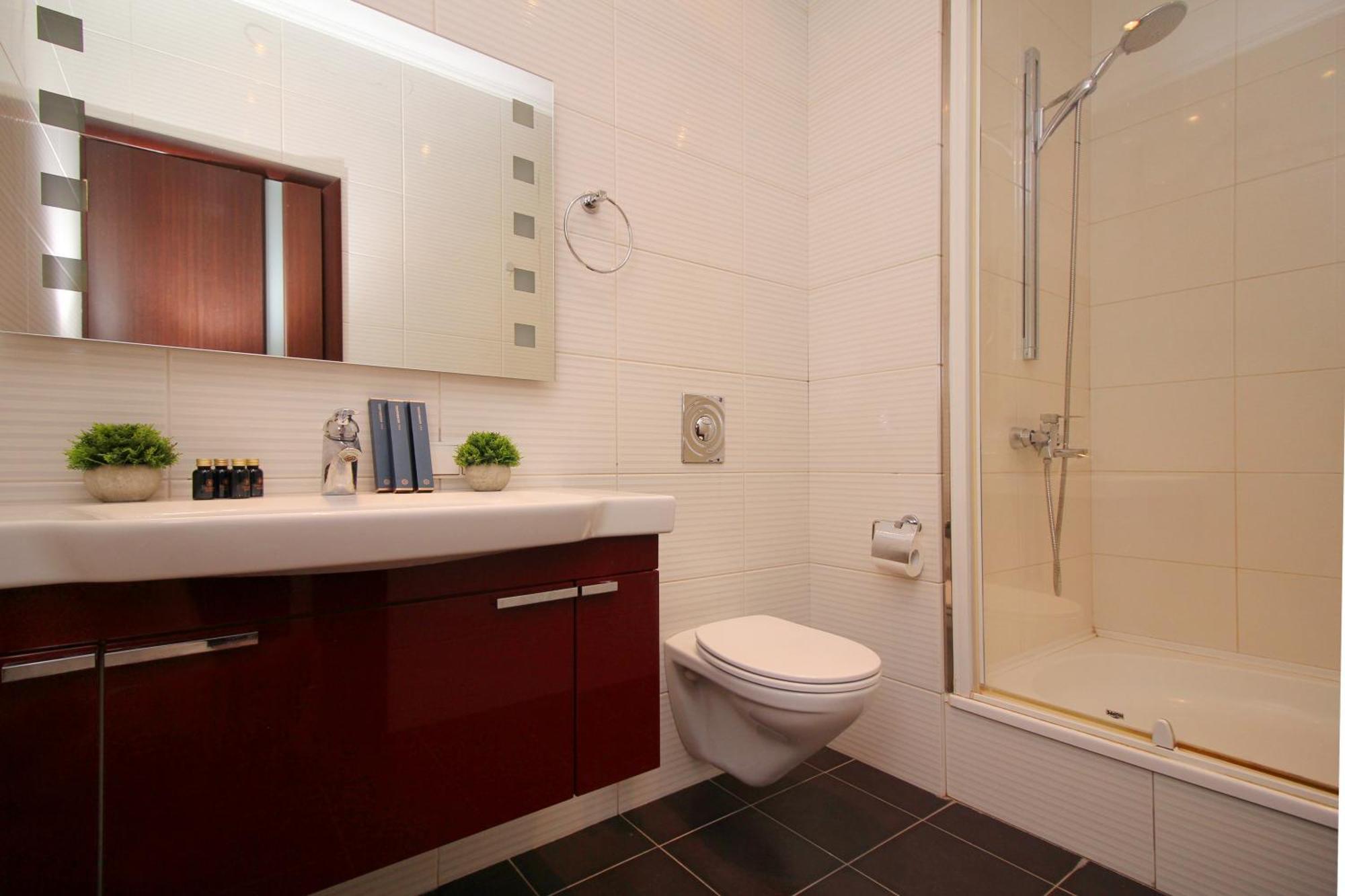 Роскошные Апартаменты На Набережной Almaty Ngoại thất bức ảnh